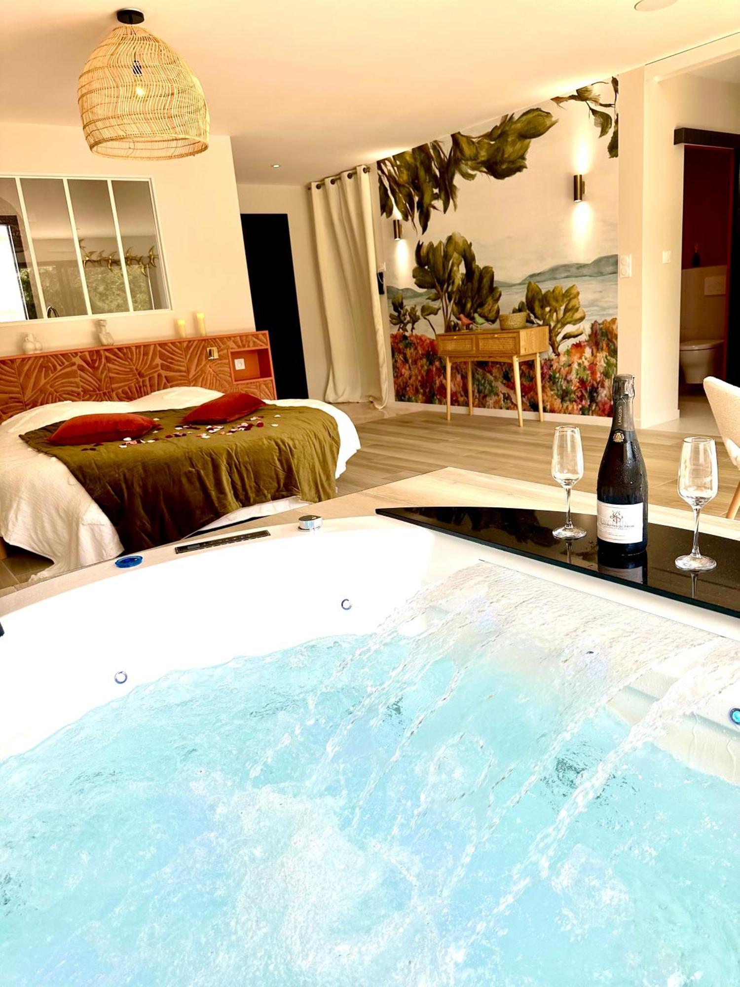 Saint-Hilaire-de-Talmont Les Suites Du Payre - Suite Romance מראה חיצוני תמונה