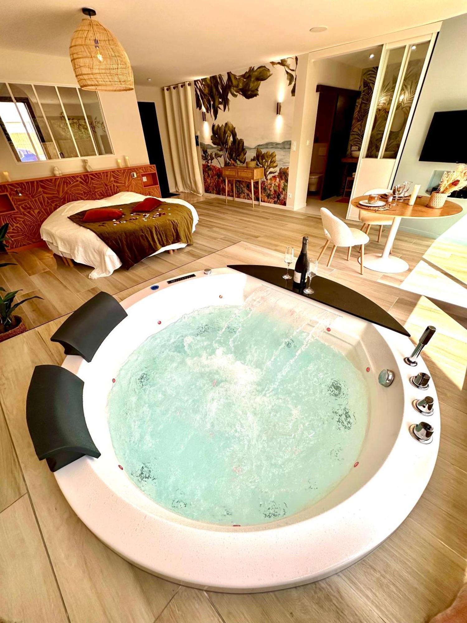 Saint-Hilaire-de-Talmont Les Suites Du Payre - Suite Romance מראה חיצוני תמונה