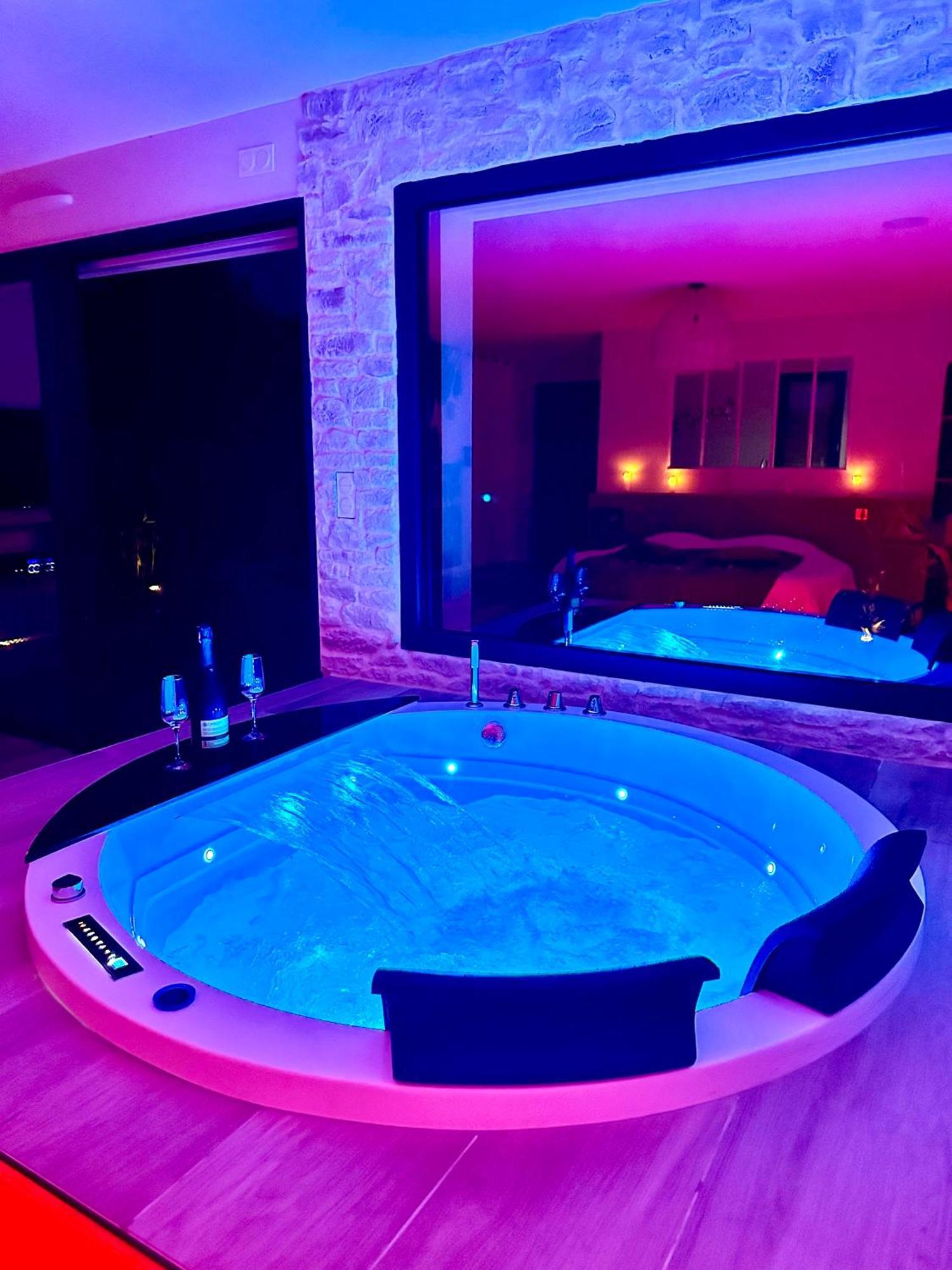 Saint-Hilaire-de-Talmont Les Suites Du Payre - Suite Romance מראה חיצוני תמונה