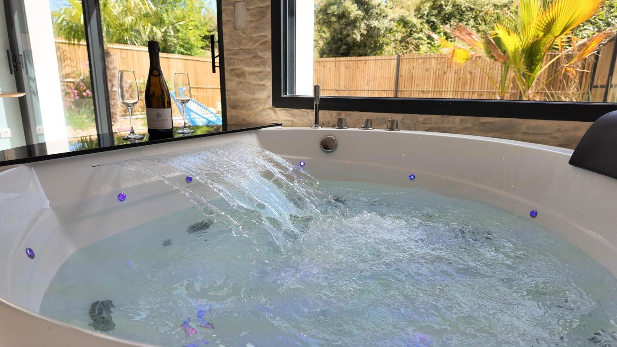 Saint-Hilaire-de-Talmont Les Suites Du Payre - Suite Romance מראה חיצוני תמונה