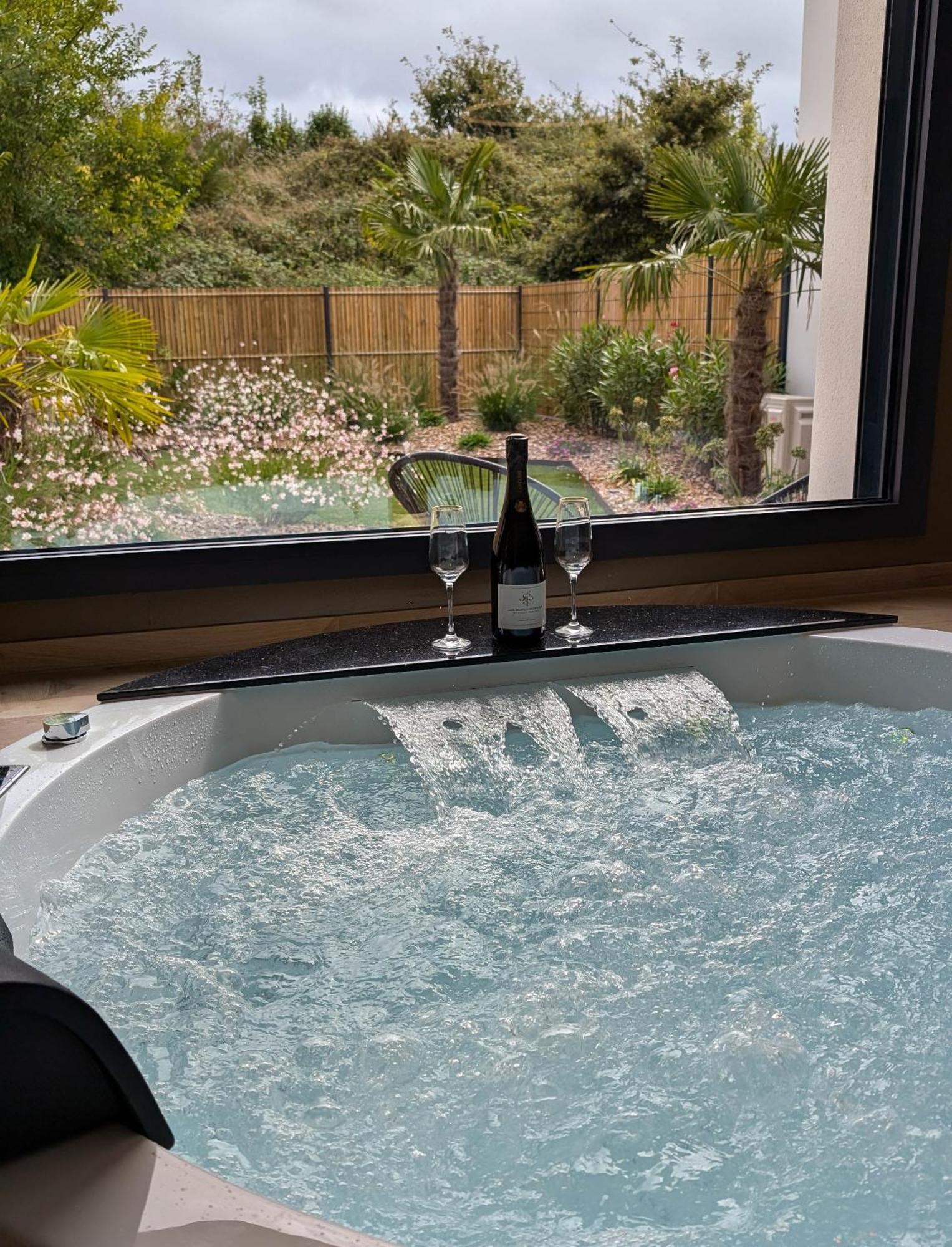 Saint-Hilaire-de-Talmont Les Suites Du Payre - Suite Romance מראה חיצוני תמונה