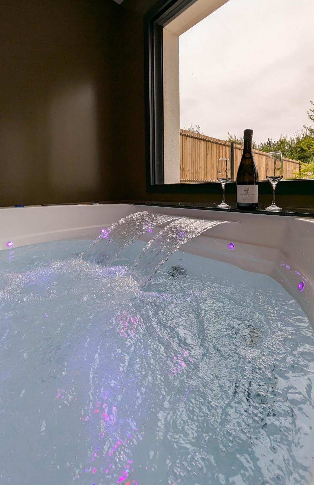 Saint-Hilaire-de-Talmont Les Suites Du Payre - Suite Romance מראה חיצוני תמונה