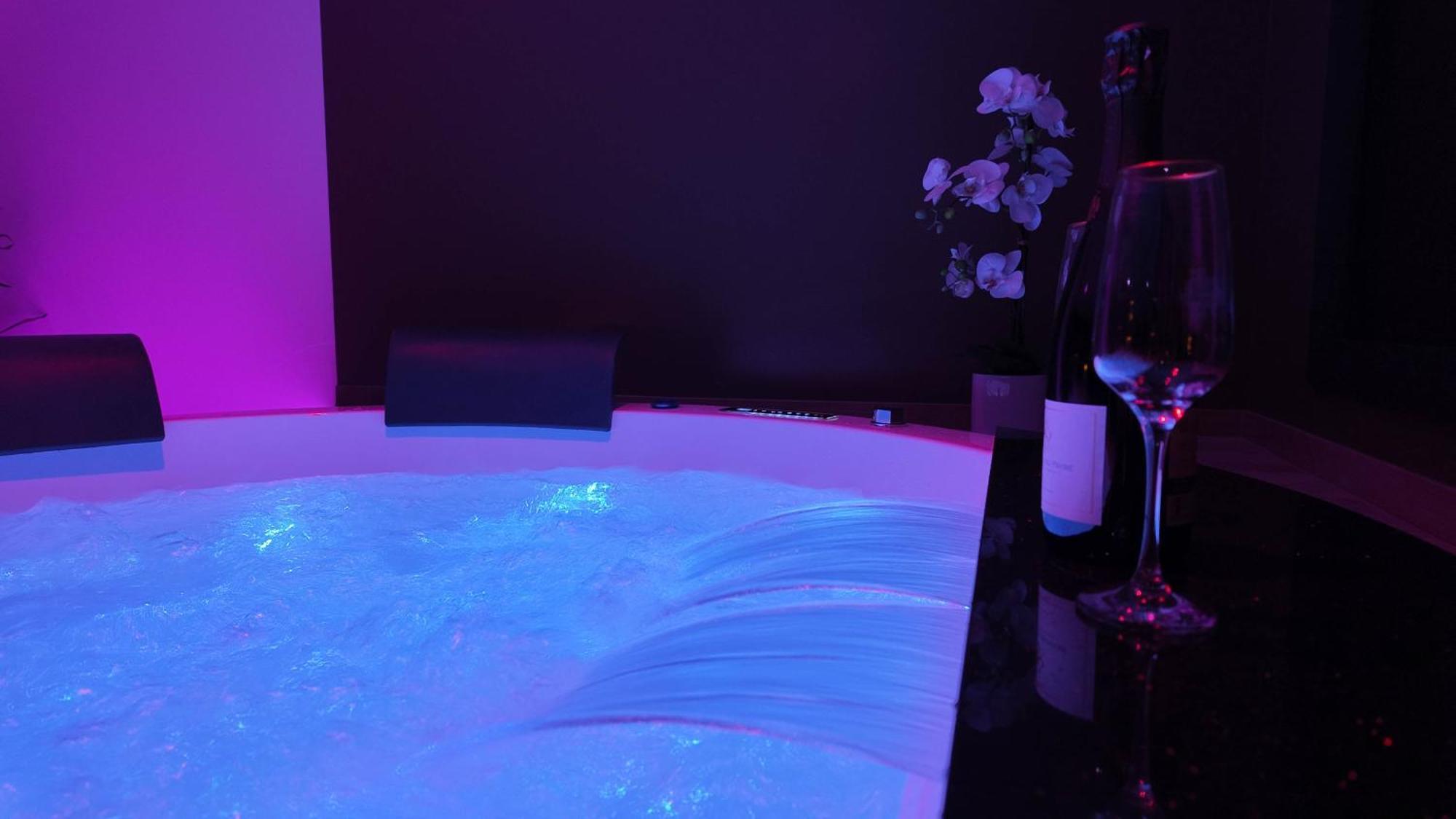 Saint-Hilaire-de-Talmont Les Suites Du Payre - Suite Romance מראה חיצוני תמונה